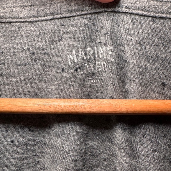 Marine Layer Men's V-Neck T-Shirt Size Small Gray Heathered Casual - Picture 3 of 4